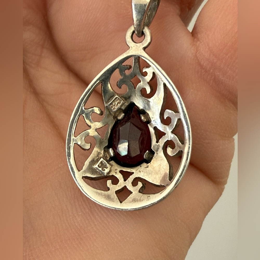 Elegant Silver and Garnet Teardrop Pendant Necklace - Picture 4 of 8